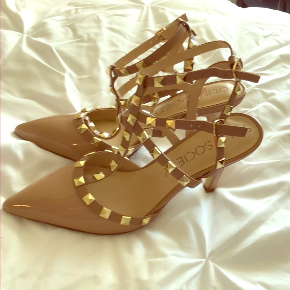 Beautiful Valentino inspired Sole Society pumps9.5